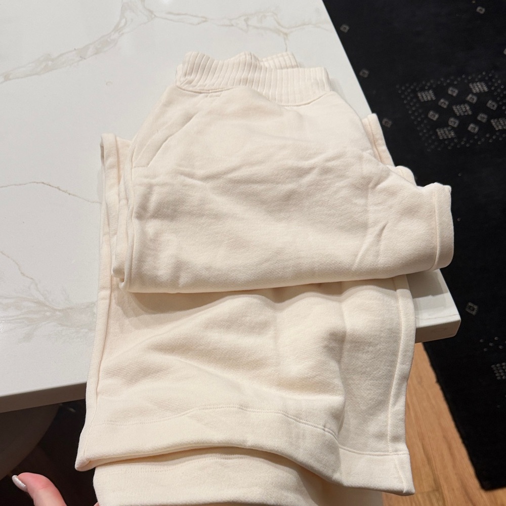 ALO Yoga Ivory Serenity Wide Leg Sweatpants size Medium
